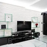Modern Loft In Center! Appartamento
