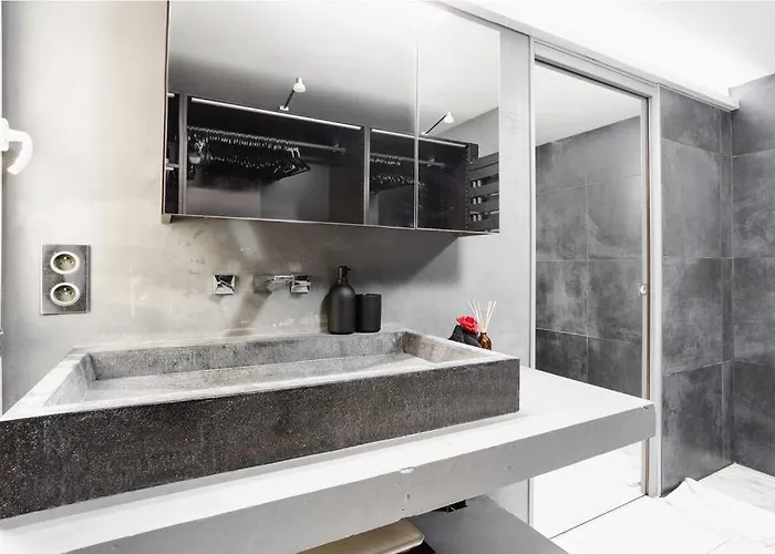 Modern Loft In Center! *